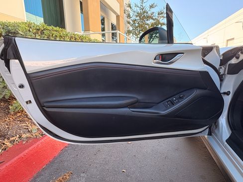 Used 2016 MAZDA MX-5 Miata Grand Touring RWD image 15