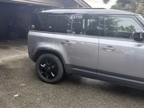 Used 2023 Land Rover Defender 110 S image 8