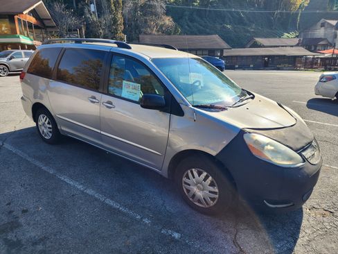Used 2006 Toyota Sienna LE image 2