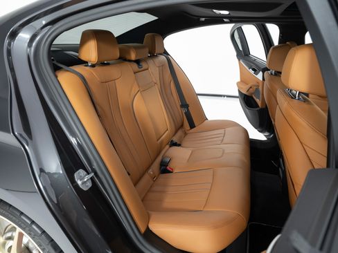 Used 2023 BMW M550i xDrive w/ Executive Package image 28