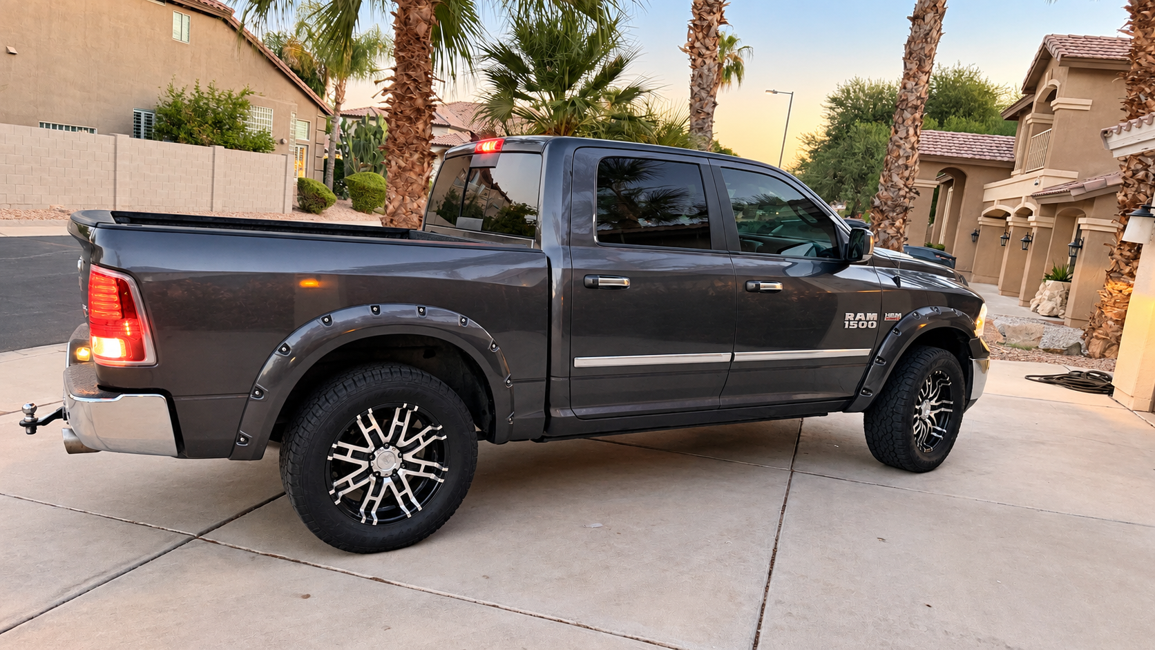Used 2016 RAM 1500 Laramie AWD/4WD image 2