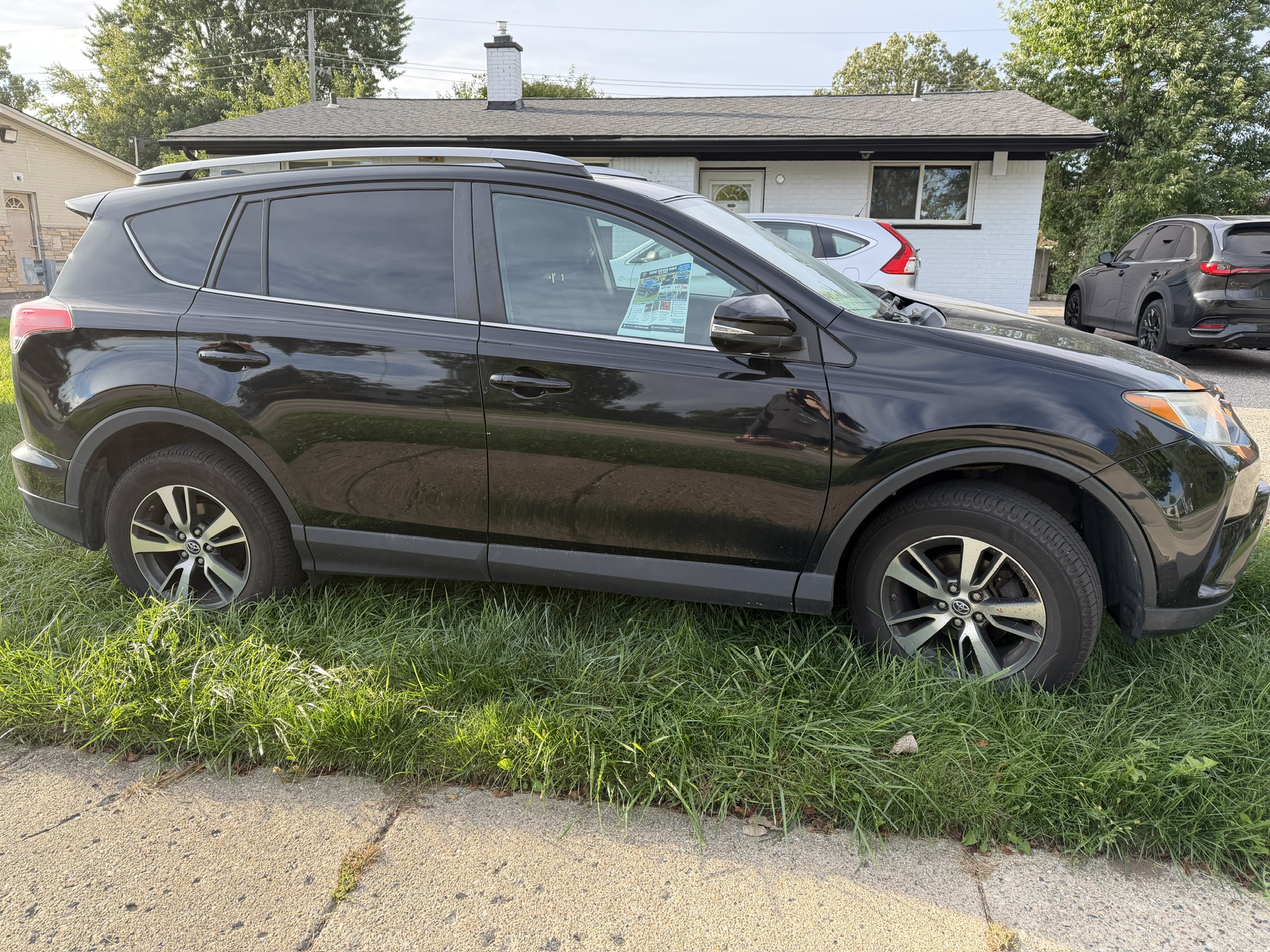 Used 2018 Toyota RAV4 XLE w/ Plus Extra Value Package AWD/4WD image 5