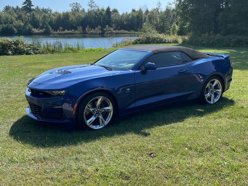 Used 2020 Chevrolet Camaro SS image 2