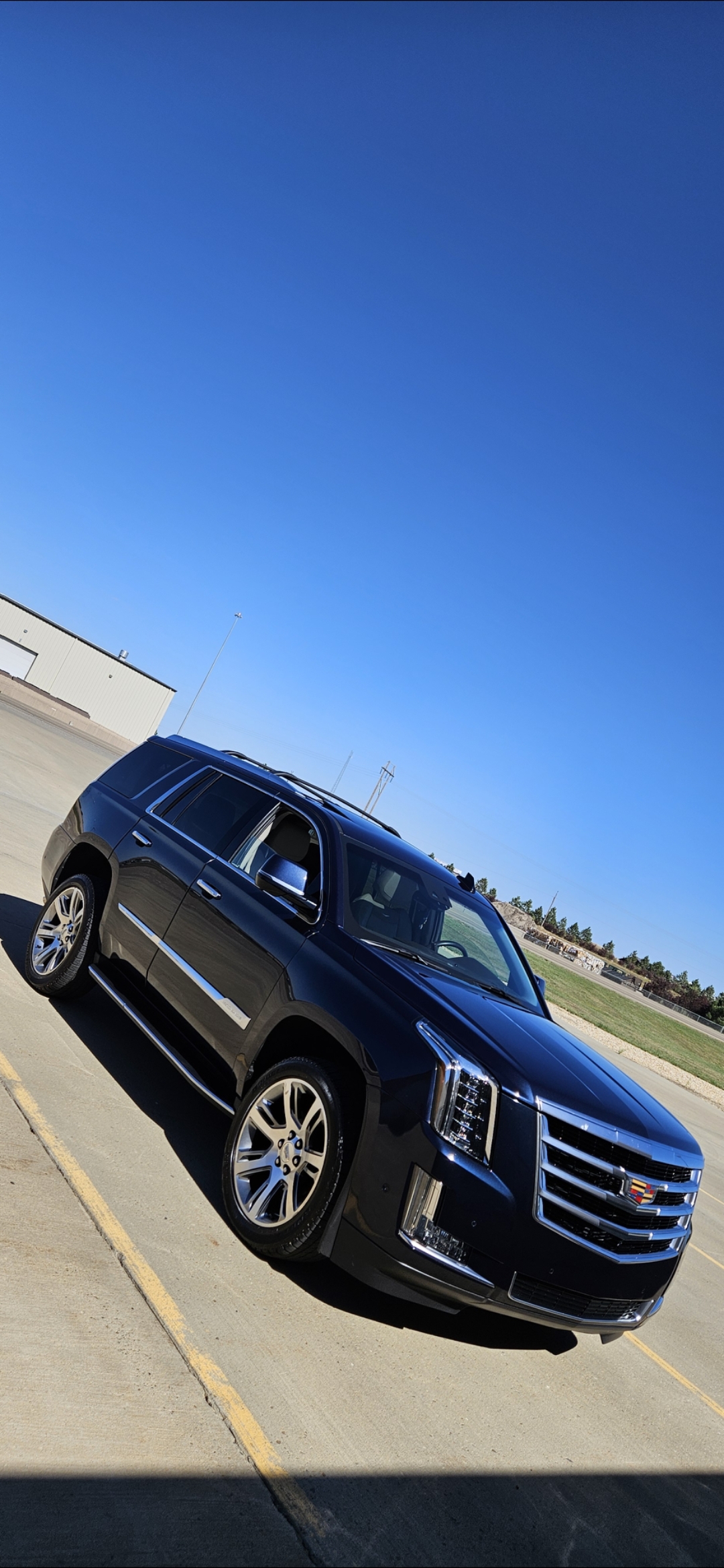 Used 2017 Cadillac Escalade Luxury AWD/4WD image 6
