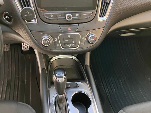 Used 2016 Chevrolet Malibu LT image 19