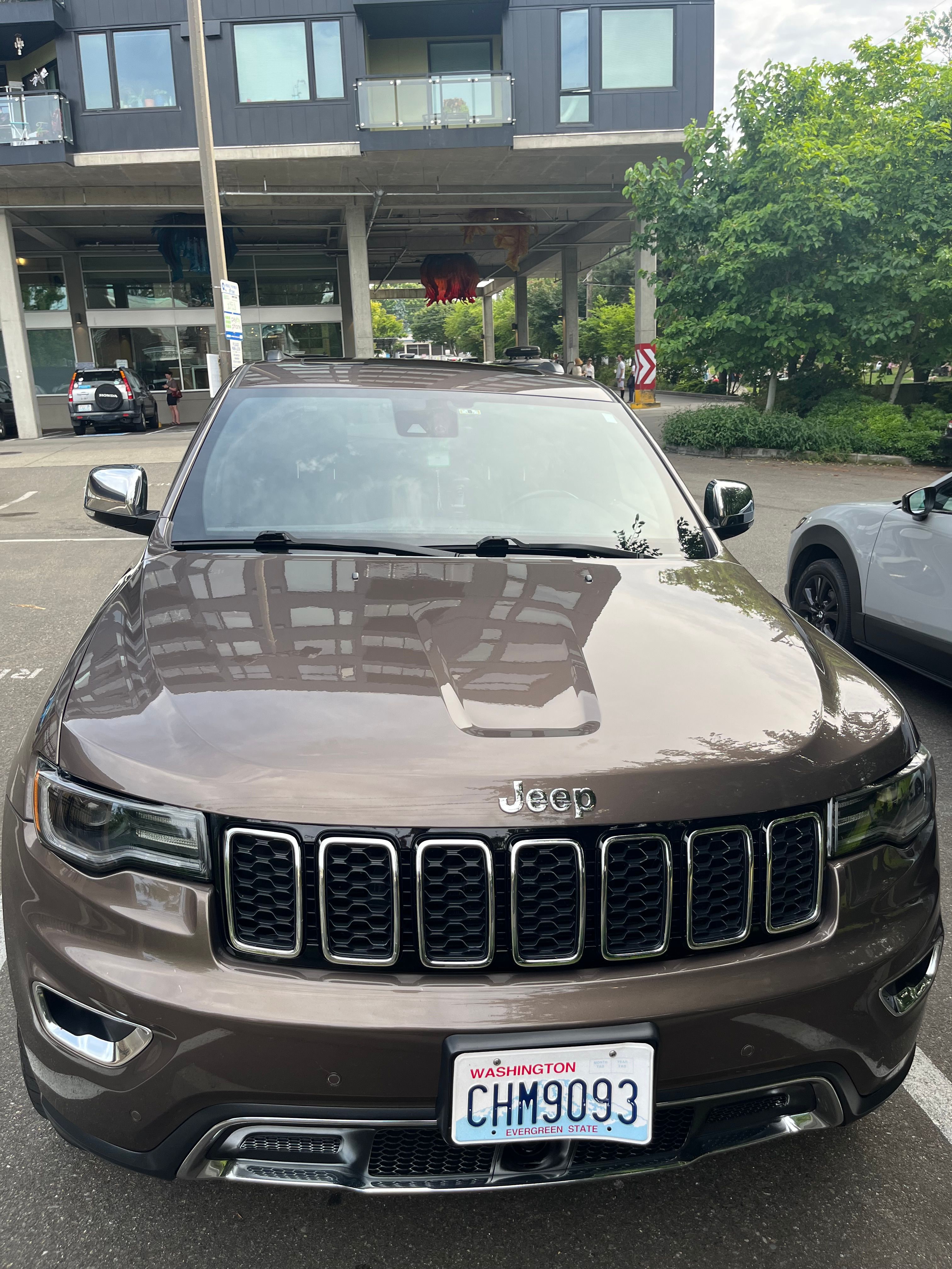 Used 2017 Jeep Grand Cherokee Limited w/ Luxury Group II AWD/4WD image 5