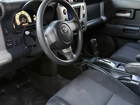 Used 2007 Toyota FJ Cruiser Sport Utility 2D image 19