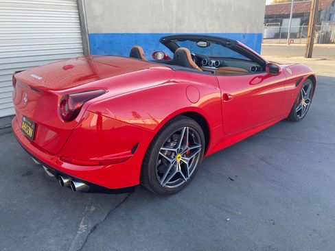 Used 2015 Ferrari California T image 6