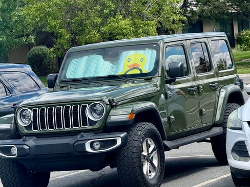 Used 2024 Jeep Wrangler Unlimited Sahara w/ Technology Group AWD/4WD image 5