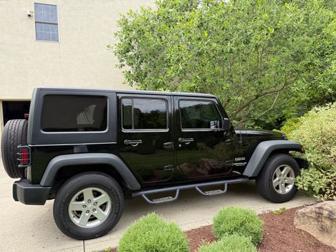Used 2015 Jeep Wrangler Unlimited Sport AWD/4WD image 2