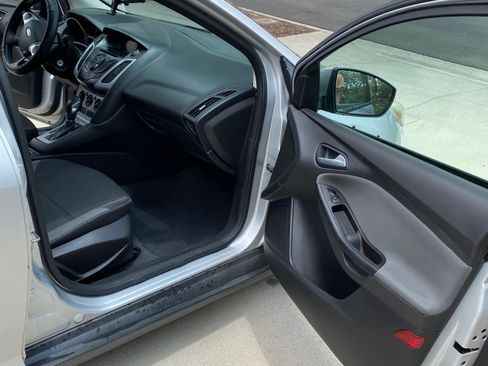Used 2013 Ford Focus SE FWD image 8