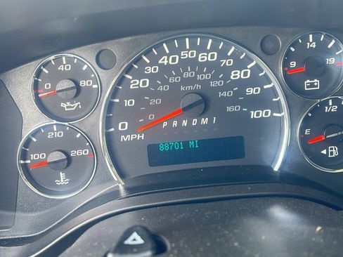 Used 2017 Chevrolet Express 3500 LT w/ LT Preferred Equipment Group image 5