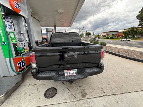 Used 2021 Toyota Tacoma TRD Off-Road w/ Technology Package RWD image 10