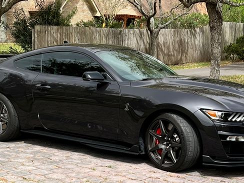 Used 2022 Ford Mustang Shelby GT500 w/ Carbon Fiber Track Pack image 2
