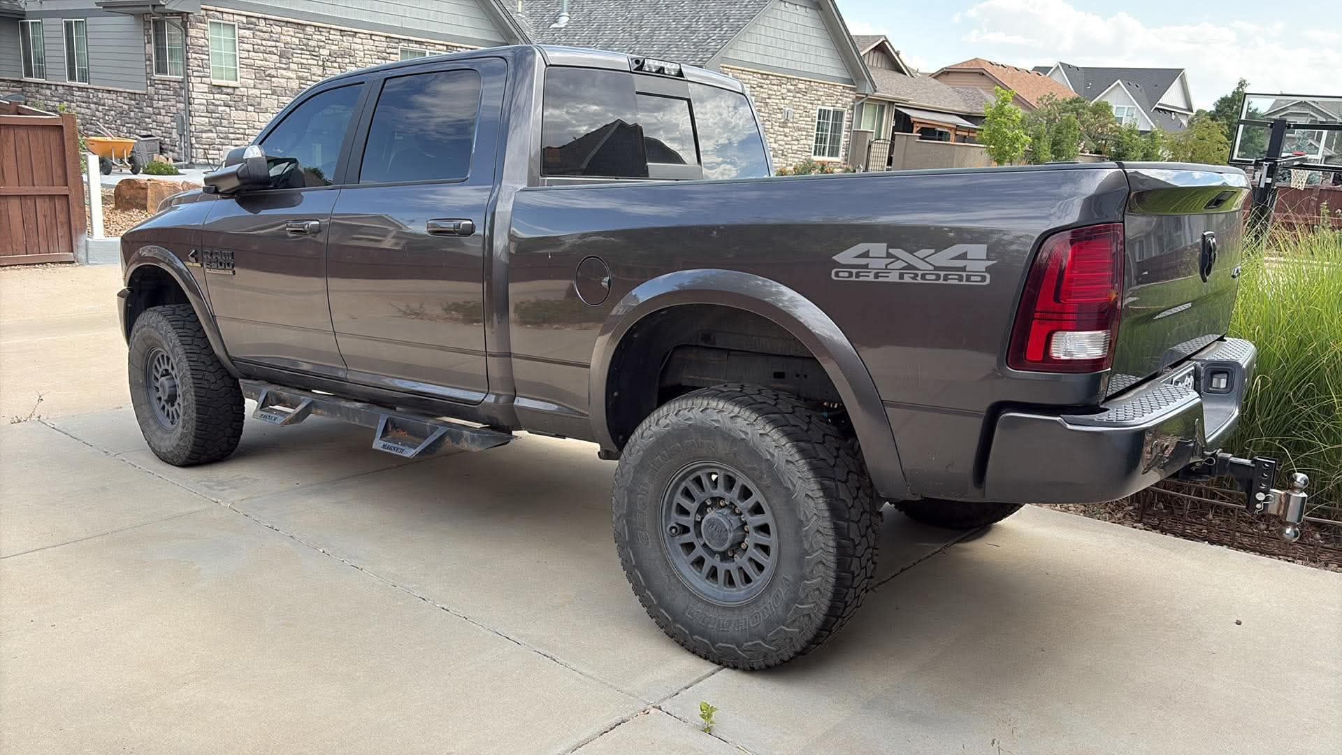 Used 2018 RAM 2500 Laramie w/ Sport Appearance Group AWD/4WD image 4