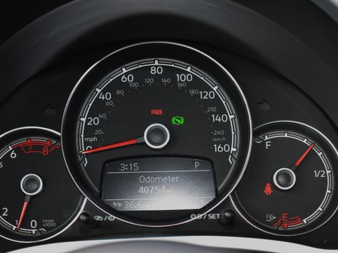 Used 2017 Volkswagen Beetle 1.8T S image 15