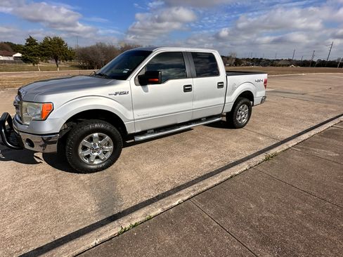 Used 2013 Ford F150 XLT w/ XLT Chrome Pkg image 2