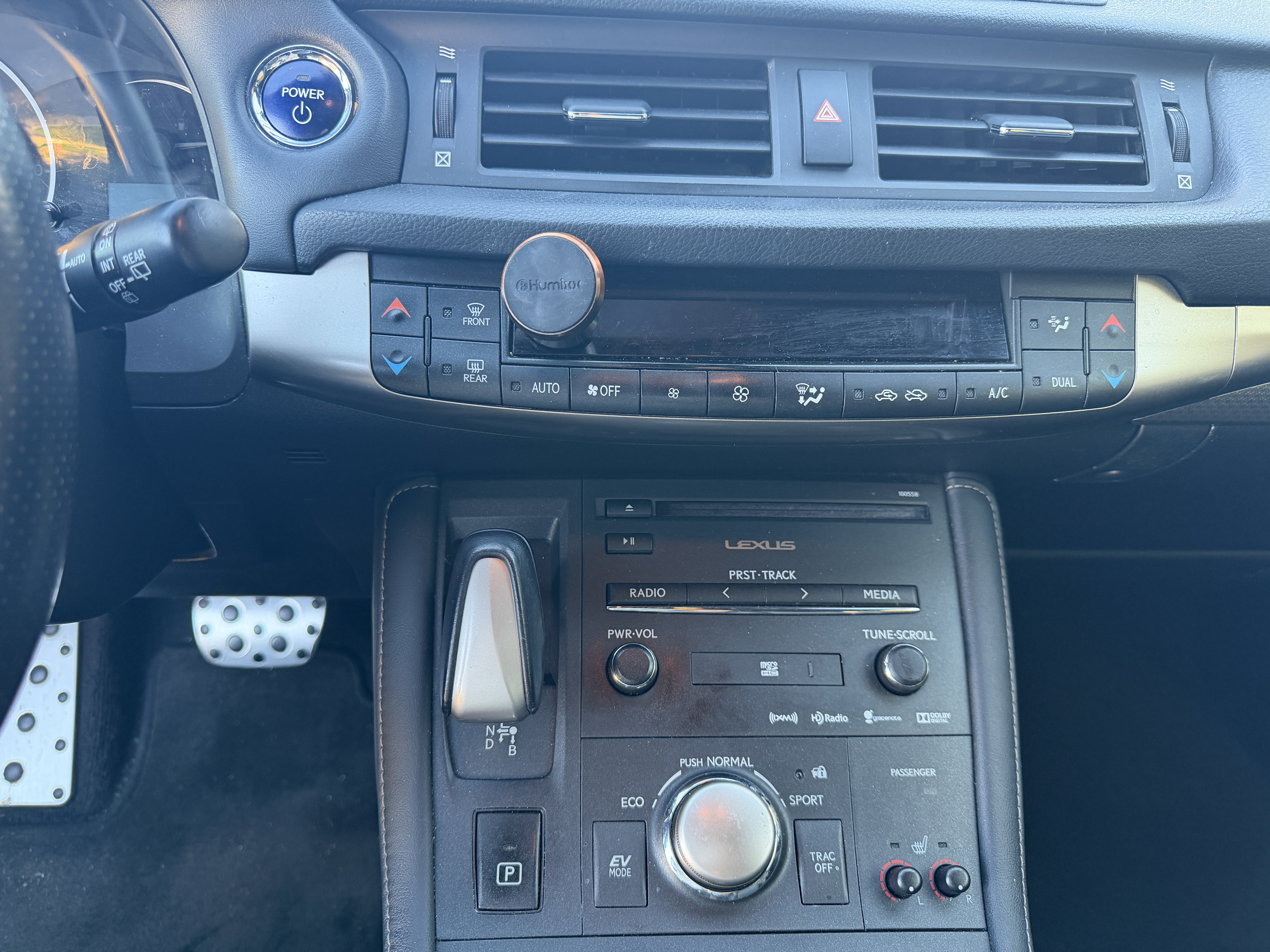 Used 2015 Lexus CT 200h w/ Navigation Package FWD image 4