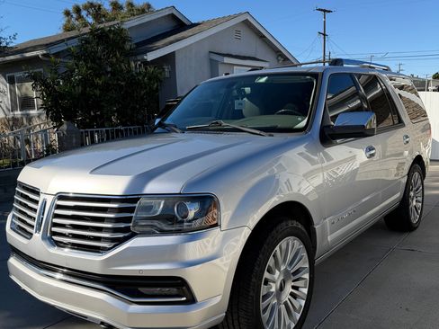 Used 2016 Lincoln Navigator Select image 2