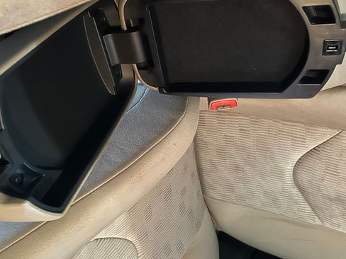 Used 2012 Toyota RAV4 4WD V6 w/ Tow Prep Pkg image 12