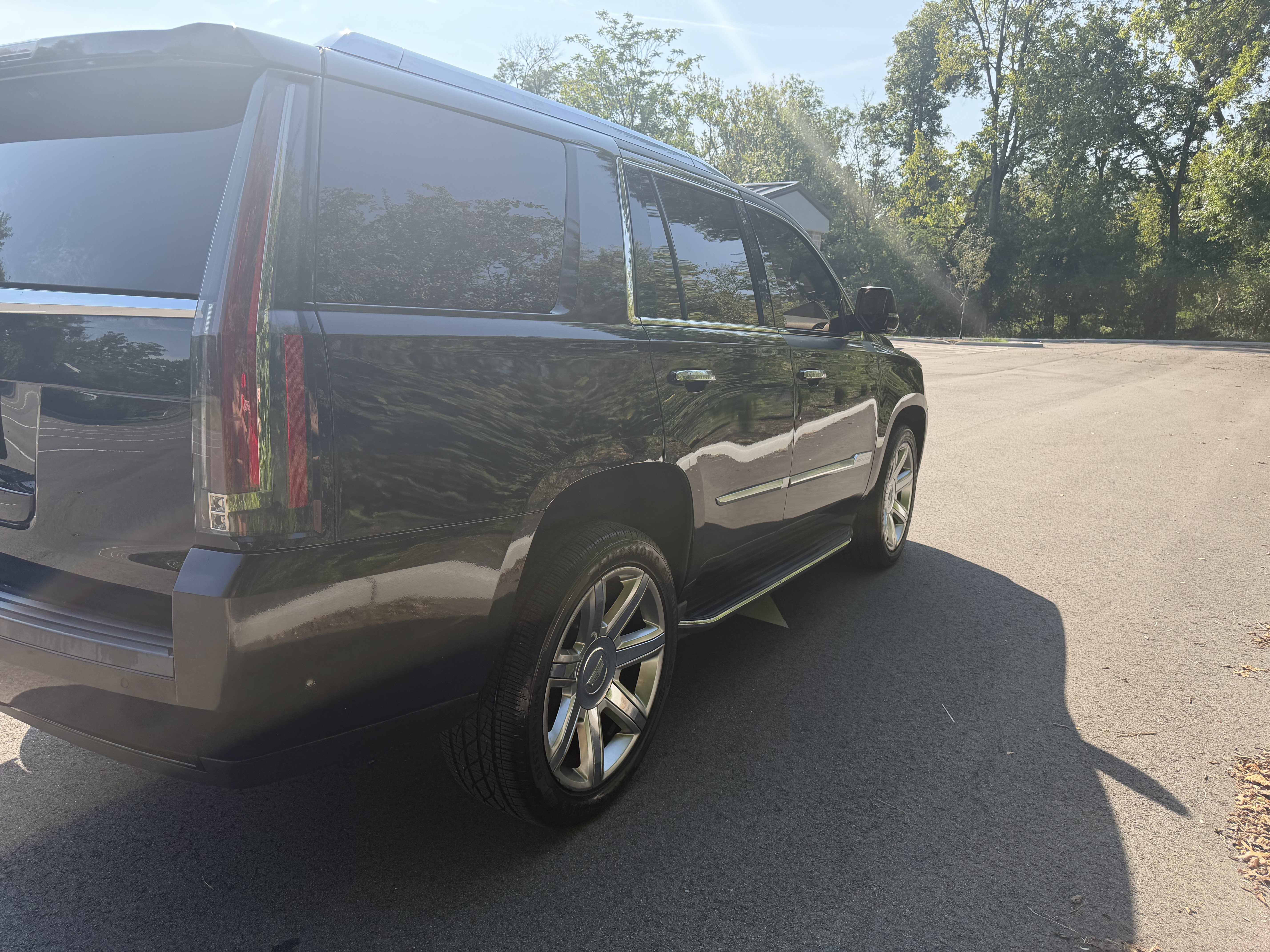 Used 2019 Cadillac Escalade Luxury RWD image 17