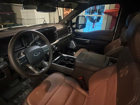 Used 2025 Ford F350 King Ranch w/ FX4 Off-Road Package image 10