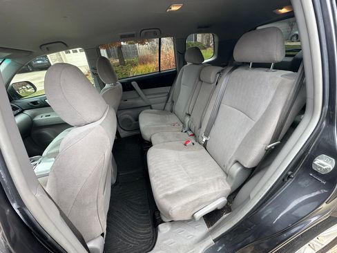 Used 2013 Toyota Highlander FWD image 6
