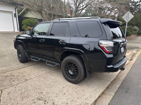 Used 2019 Toyota 4Runner SR5 image 2