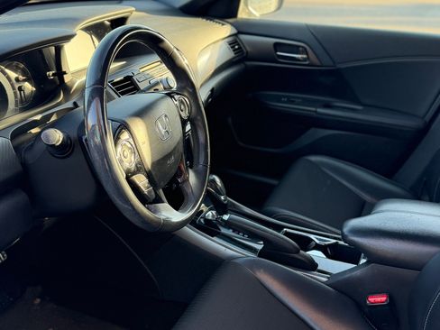 Used 2017 Honda Accord Sport image 5