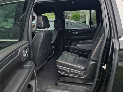 Used 2021 GMC Yukon XL SLT w/ SLT Luxury Package image 18