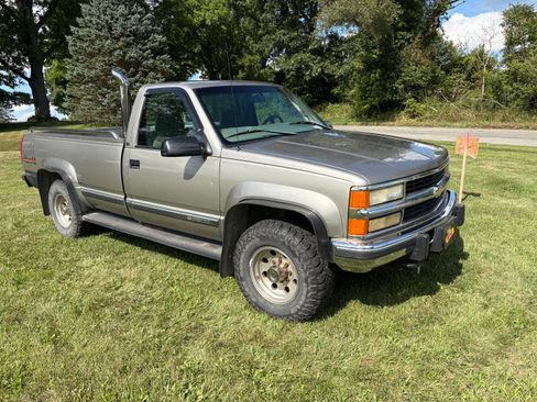 Used 1998 Chevrolet Silverado 2500 4x4 Regular Cab w/ Preferred Equipment Group 2 image 2