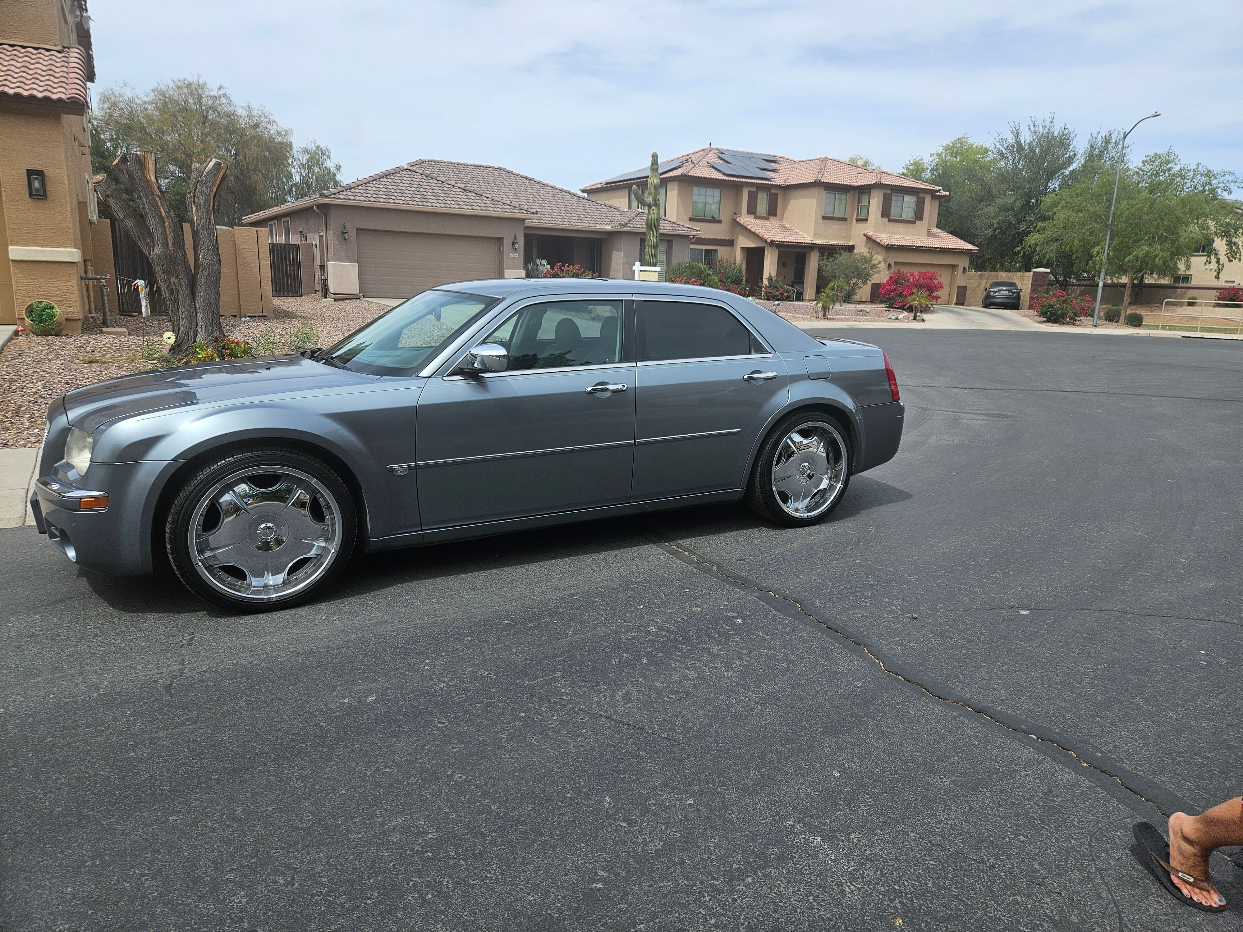 Used 2006 Chrysler 300 C w/ Navigation & Sound Group II RWD image 8
