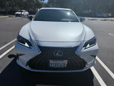 Used 2025 Lexus ES 300h w/ Premium Package FWD image 4