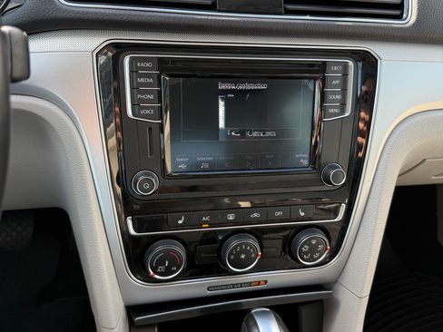 Used 2019 Volkswagen Passat 2.0T Wolfsburg FWD image 13
