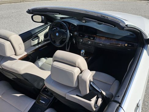 Used 2013 BMW 335i Convertible image 8
