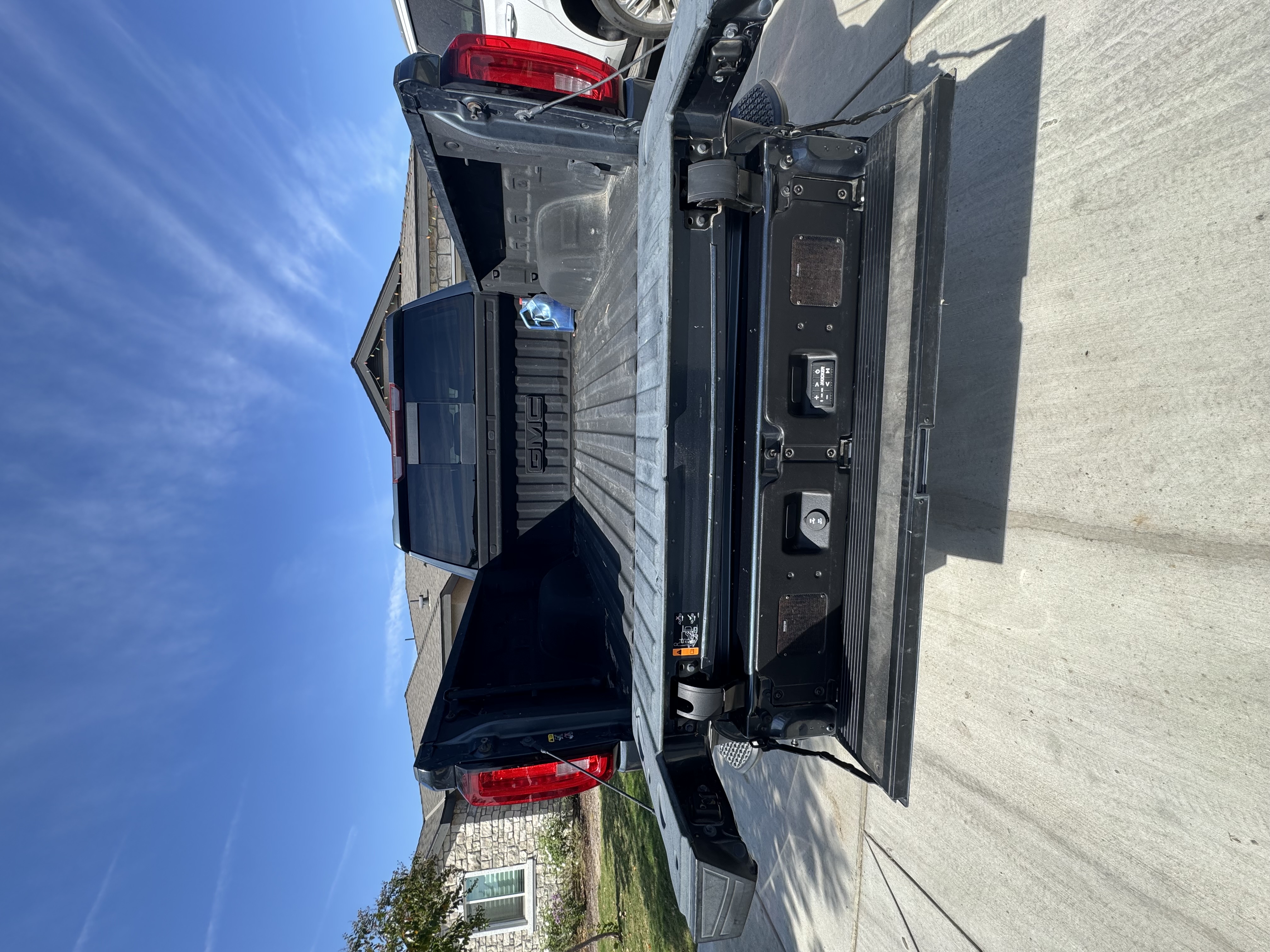 Used 2019 GMC Sierra 1500 SLT w/ SLT Premium Package RWD image 8
