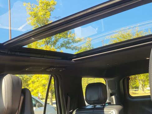 Used 2023 Lincoln Navigator Reserve image 14