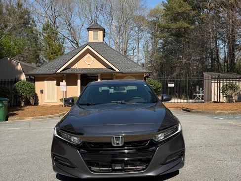 Used 2019 Honda Accord Sport image 2