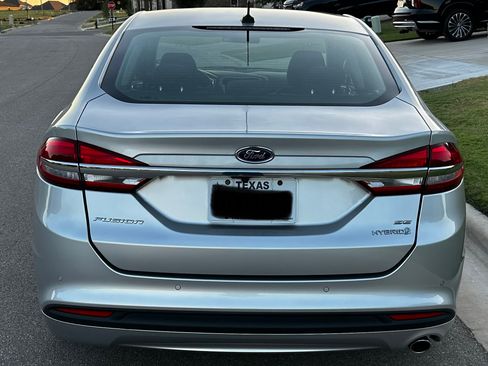 Used 2018 Ford Fusion SE FWD image 6