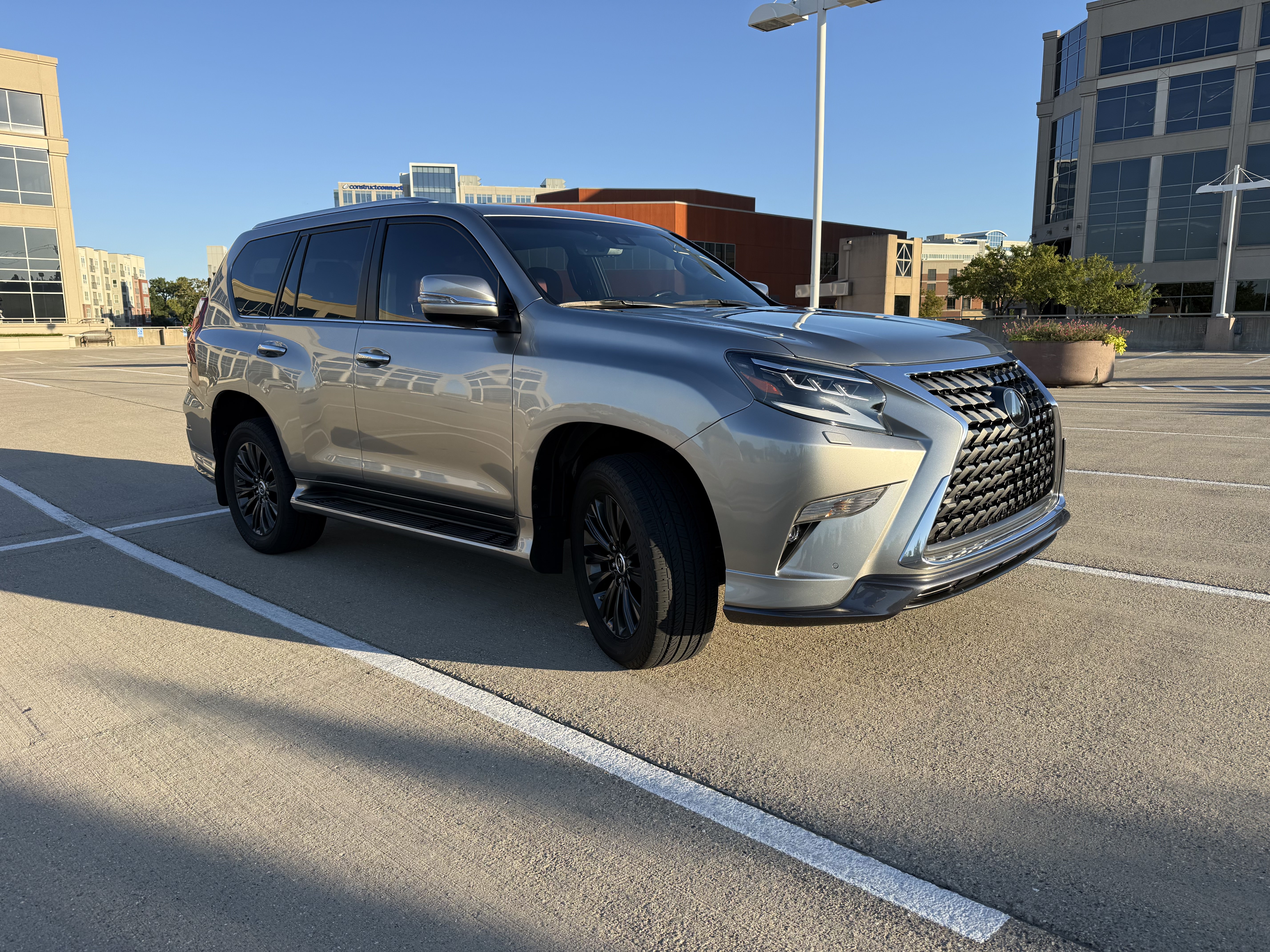 Used 2021 Lexus GX 460 Premium w/ Accessory Package AWD/4WD image 9
