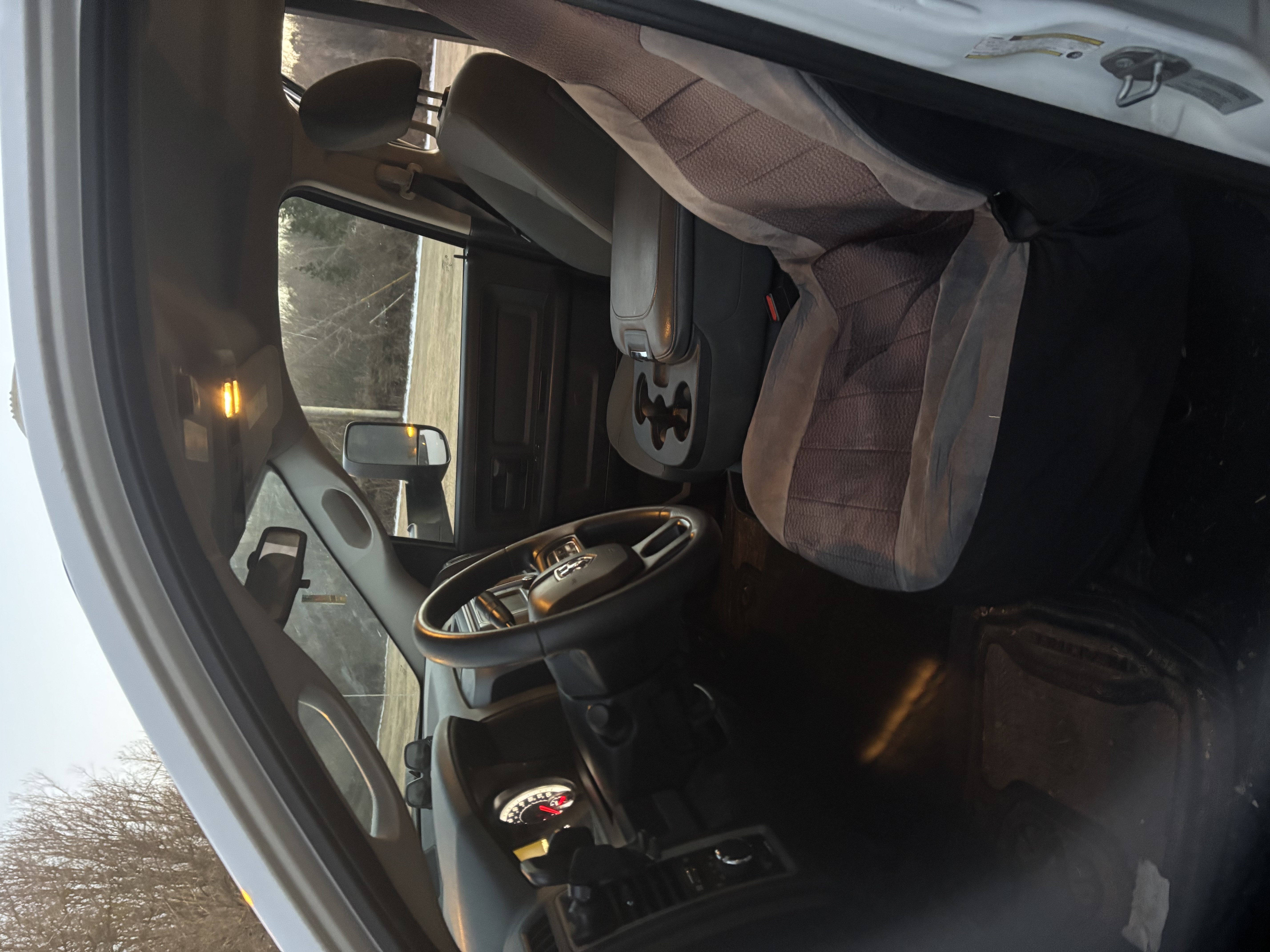 Used 2015 RAM 2500 Tradesman w/ Chrome Appearance Group AWD/4WD image 6