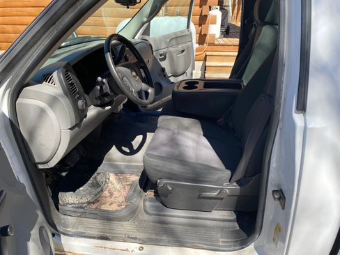 Used 2012 Chevrolet Silverado 1500 W/T RWD image 9