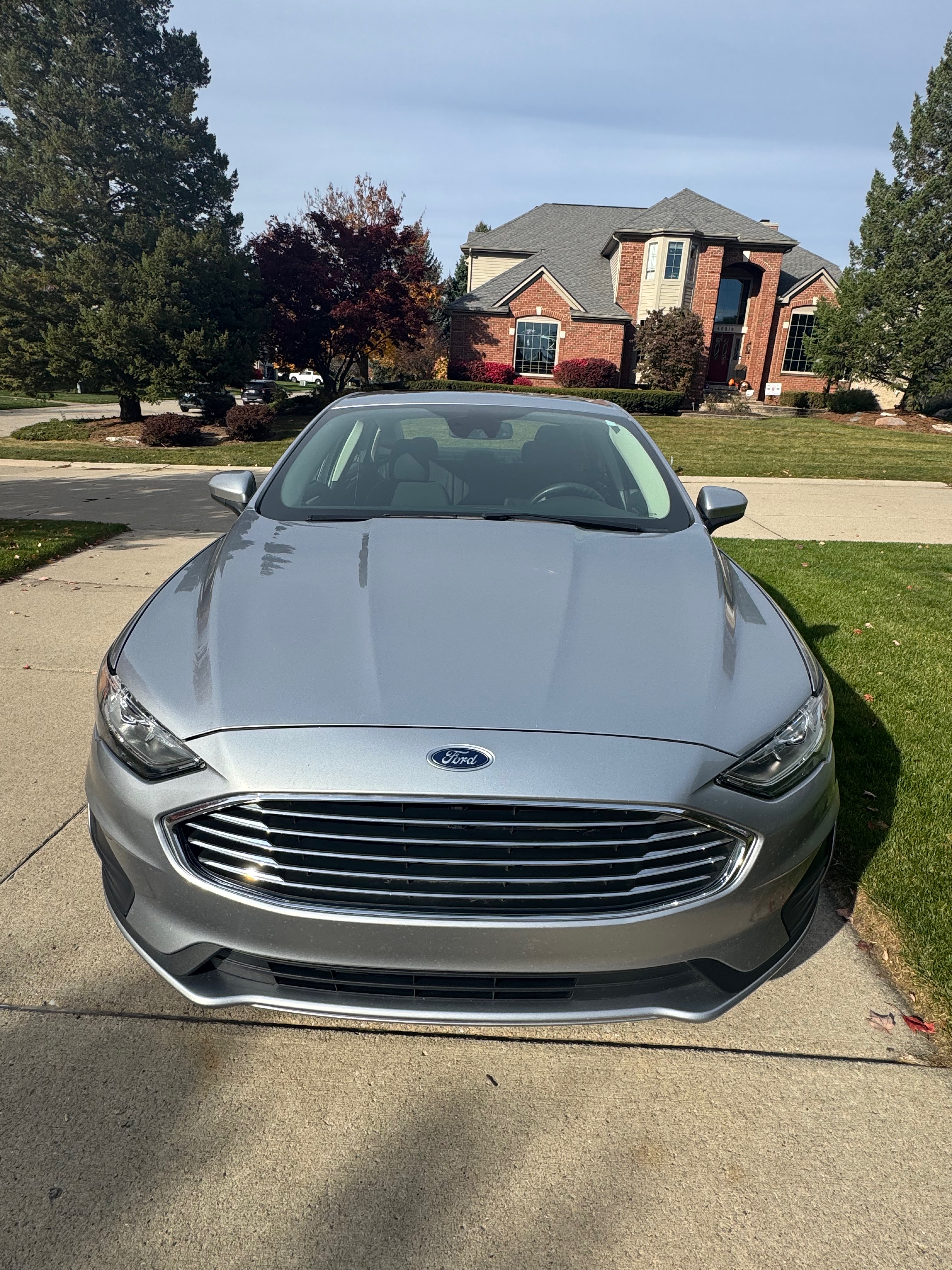 Used 2020 Ford Fusion SE FWD image 2