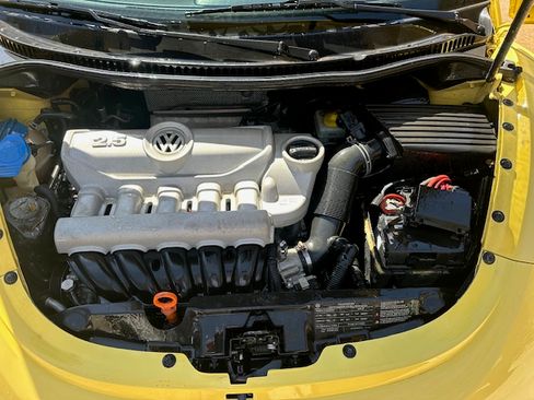 Used 2009 Volkswagen Beetle S image 12