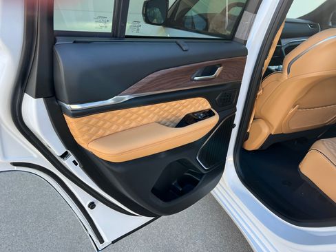 Used 2023 Jeep Grand Cherokee Summit w/ Adv Protech Group IV image 30