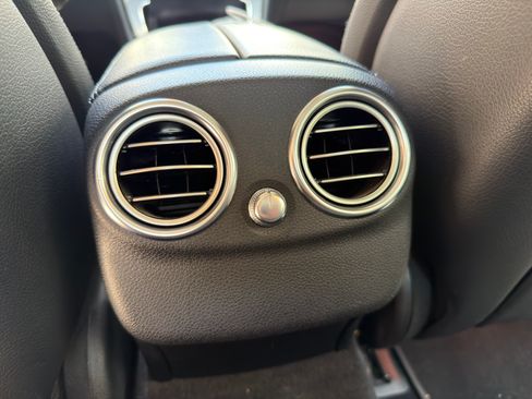 Used 2019 Mercedes-Benz C 300 Sedan image 13