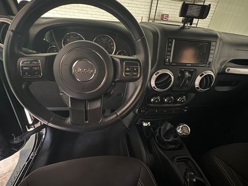 Used 2014 Jeep Wrangler Sahara w/ Connectivity Group AWD/4WD image 11