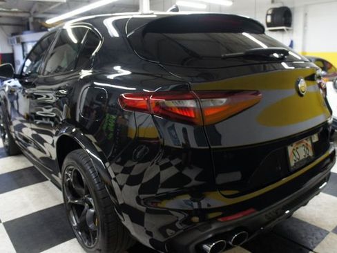 Used 2018 Alfa Romeo Stelvio Quadrifoglio image 15