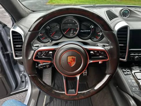 Used 2015 Porsche Cayenne Turbo w/ Premium Plus Package AWD/4WD image 18