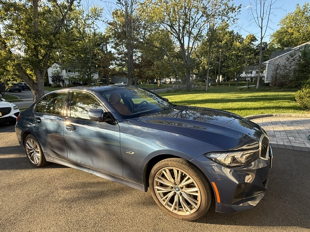 Used 2023 BMW 330e xDrive w/ Premium Package AWD/4WD image 2